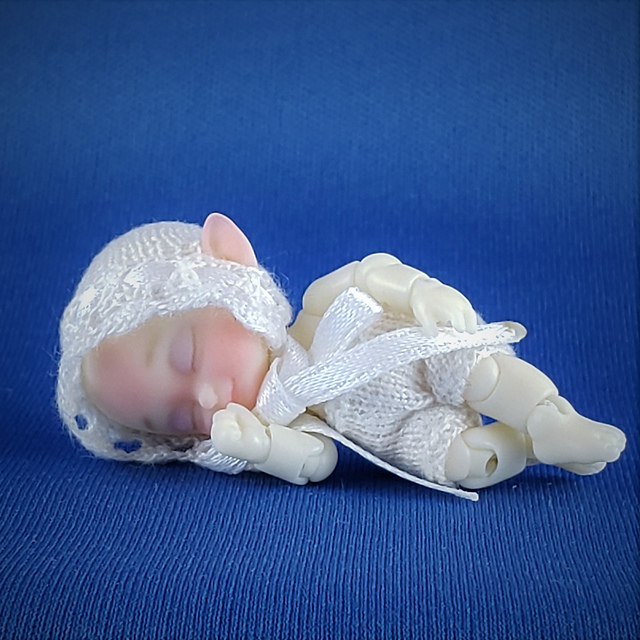 Pocca’s Lace Trimmed Bonnet