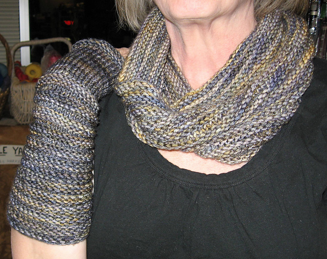 Accordion Cowl and Fingerless Mitts