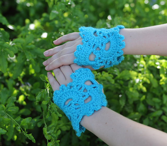 Queen Anne's Little Lace Gloves