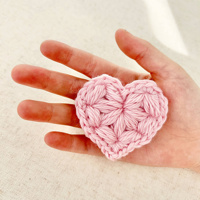 Ravelry: 18 Heart Motif Jasmine Stitch pattern by Yuki Dougherty