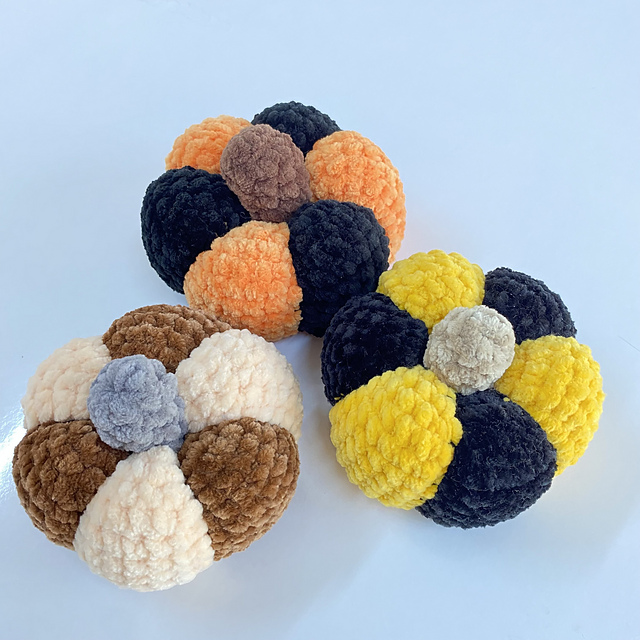 Two-color plush pumpkin