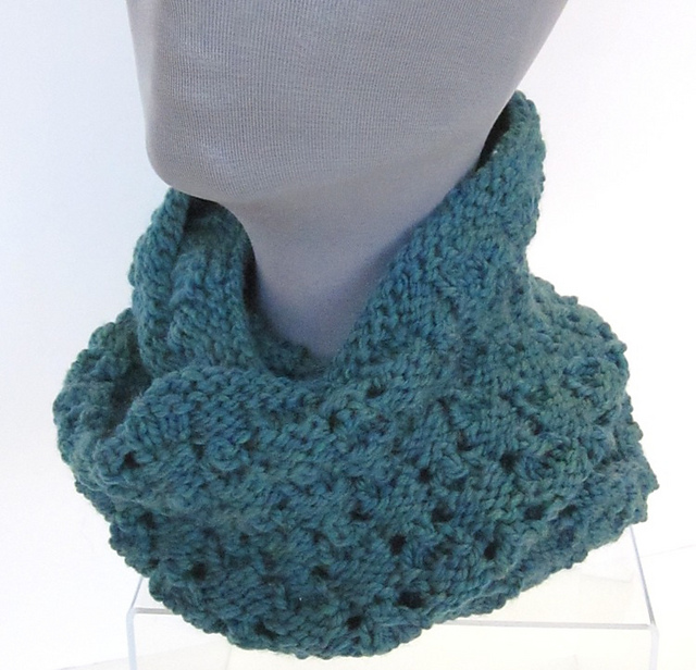 Checkerlace Cowl