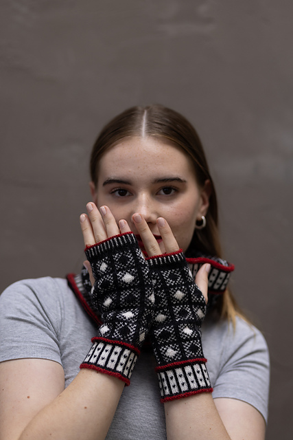 Charles III Sanquhar Mitts & Cowl