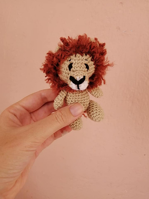Lion photo prop