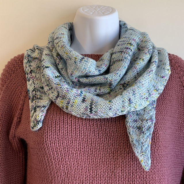 Simple Cable Shawlette