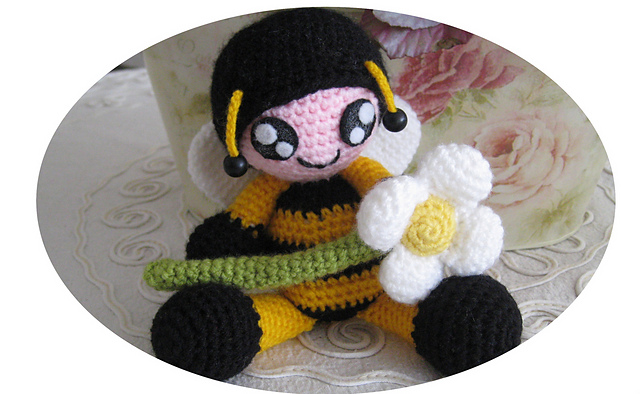 Kid in Costume - Bee