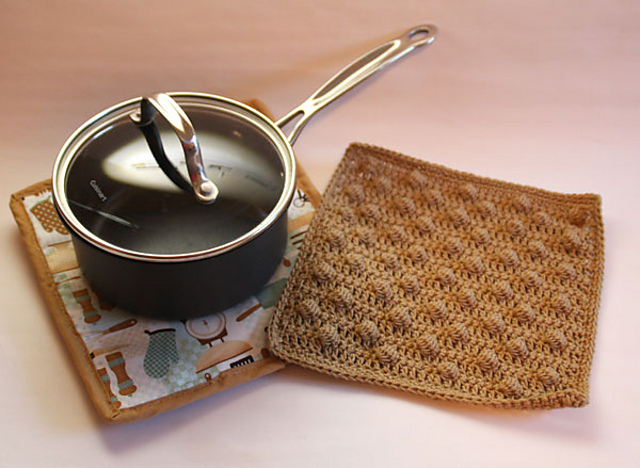 Bobbles Dishie and Trivet