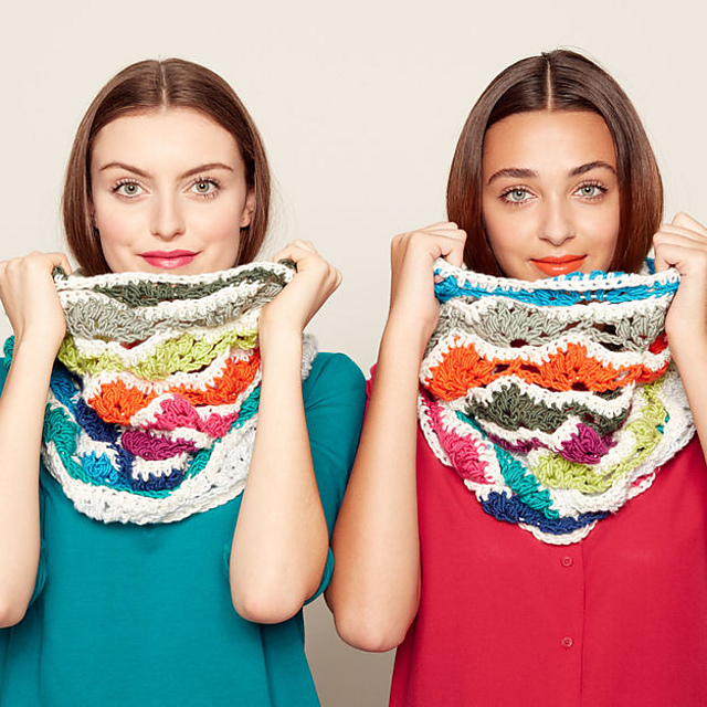 Rainbow Chip Cowl