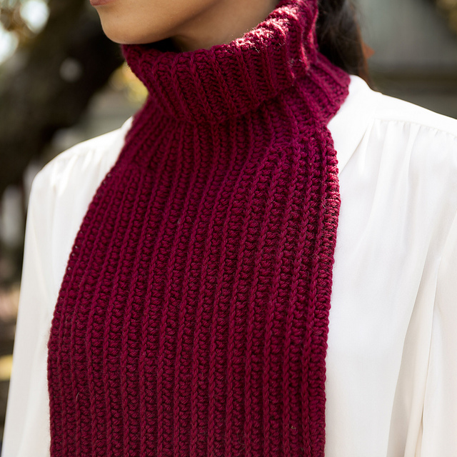 Corrugated Collar Scarf