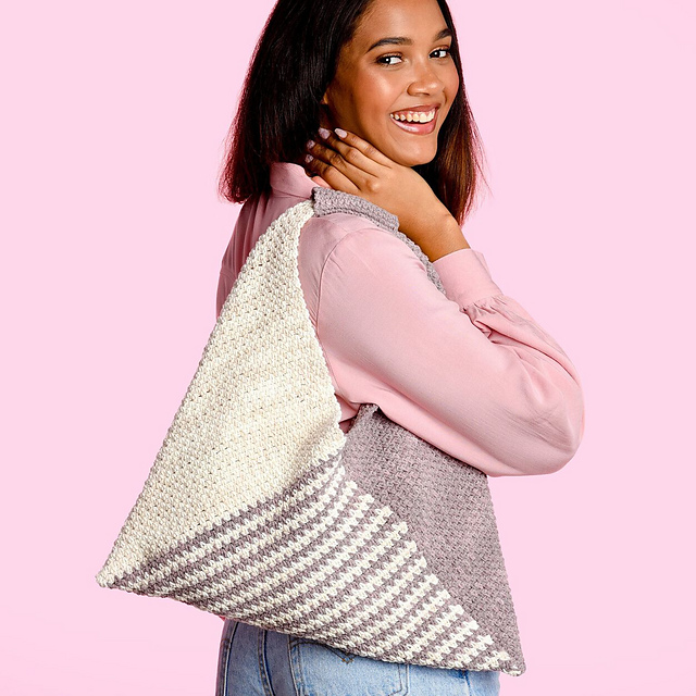 Ravelry: Soi Triangle Net Bag pattern by Yana Park