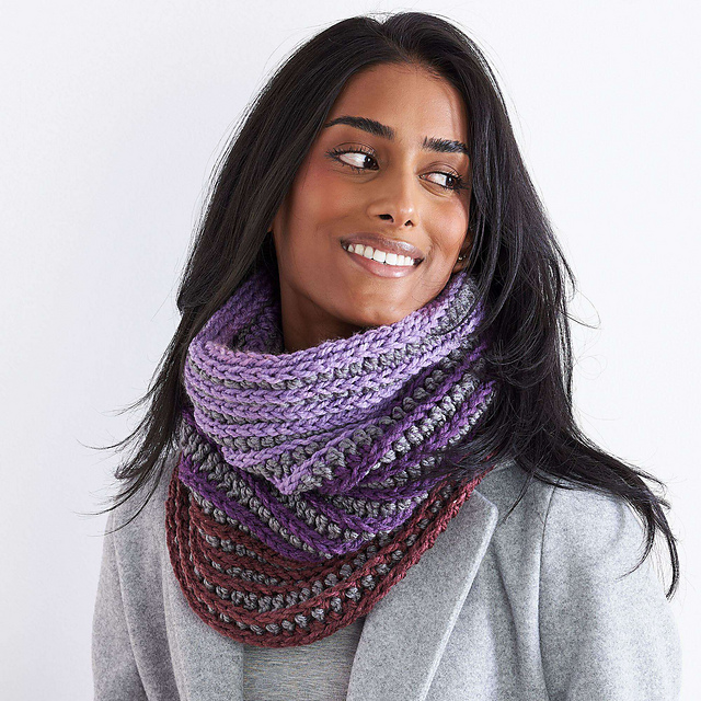 Ravelry Reversible Ridges Cowl pattern by Yarnspirations Design Studio