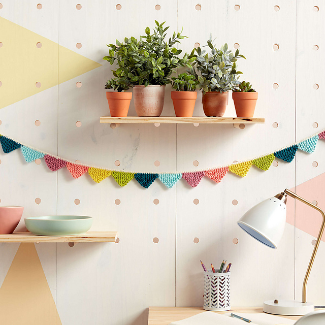Mini Triangle Knit Bunting