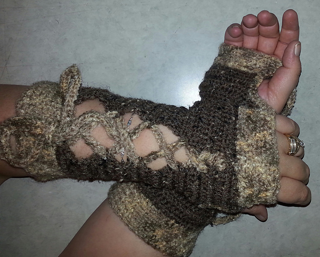 Cozy Lace Up Fingerless Gloves