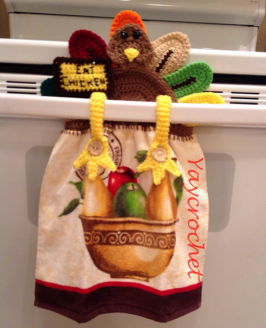 HOLIDAY TRILOGY TOWEL TOPPERS