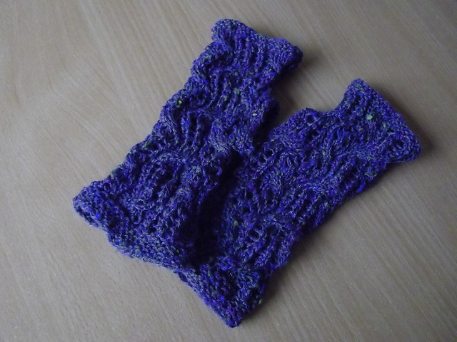 Tilting TARDIS Mitts