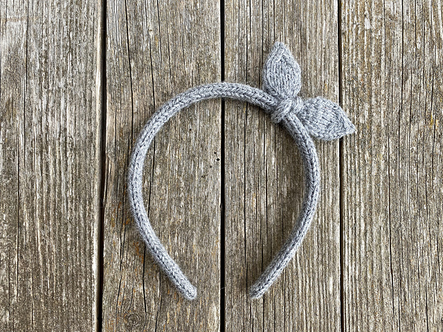 Ravelry: Leaves Headband pattern by My Gorgeous Knits