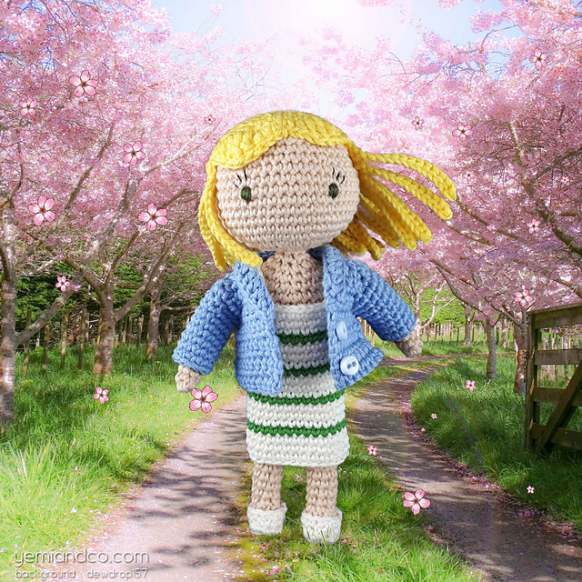 Lea, the Mini-Doll and her spring outfit