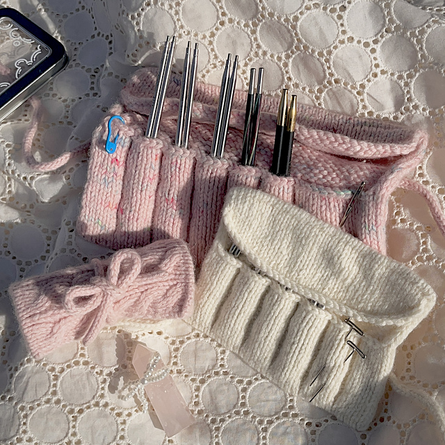 Cake Roll Needle Case