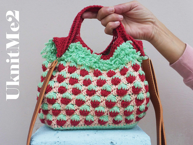 Strawberry clutch hangbag