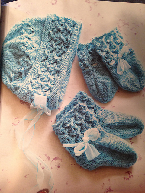 'Periwinkle' Bonnet, Bootees & Mittens Set
