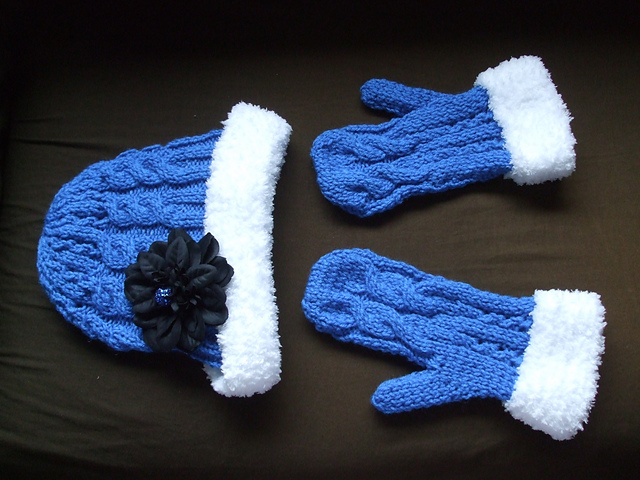 Soft as Snow Hat, Scarf, & Mittens (Mittens)