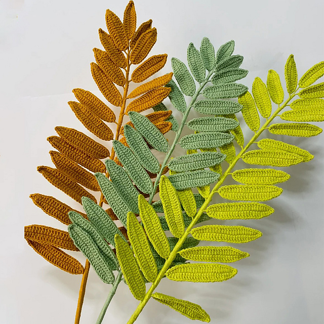 Chrysalidocarpus lutesens