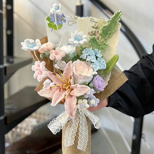 8 in 1 Crochet Rose Lily Flower Bouquet