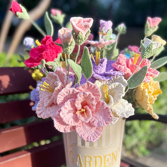 Ravelry: Eustoma Grandiflorum Flower pattern by Yui Sun