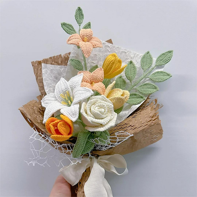 Ravelry: 5 in 1 Lily Rose Crochet Flower Bouquet pattern by Yui Sun