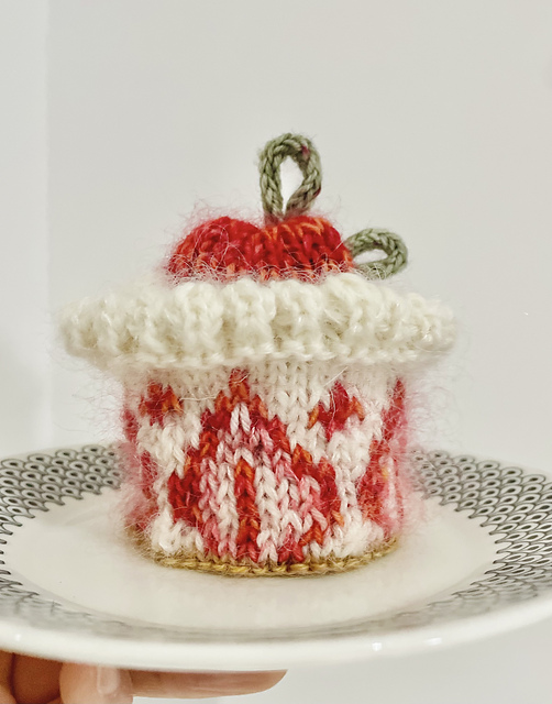 Fraisier Cup Cake Pouch