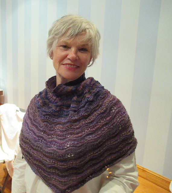 Lotus Pond Capelet