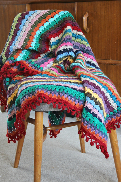 bobbly pompom edging