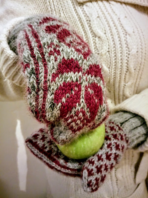 Baltic Rose Mittens
