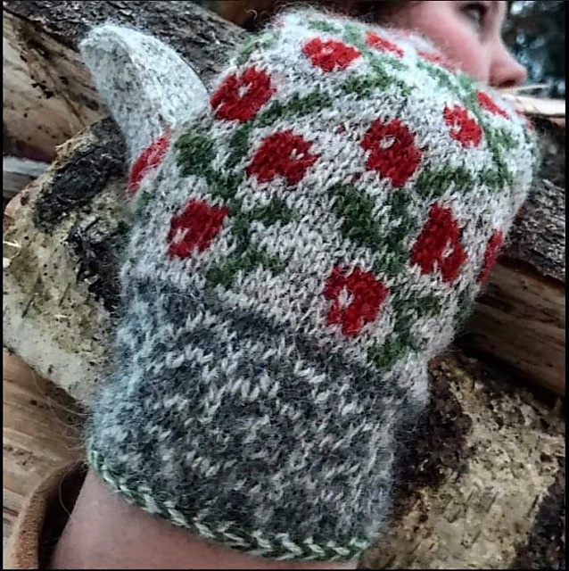 Lingonberry Mittens