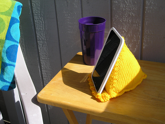 Tablet Buddy: Pillow Prop for eReaders, iPads, and Smartphones