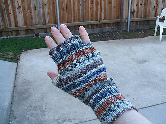 Pinky Mod Fingerless Mittens