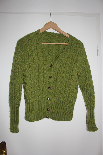 # 04 Zopfmuster-Jacke / Cable jacket