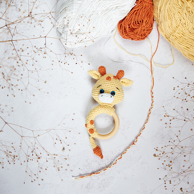Baby rattle giraffe