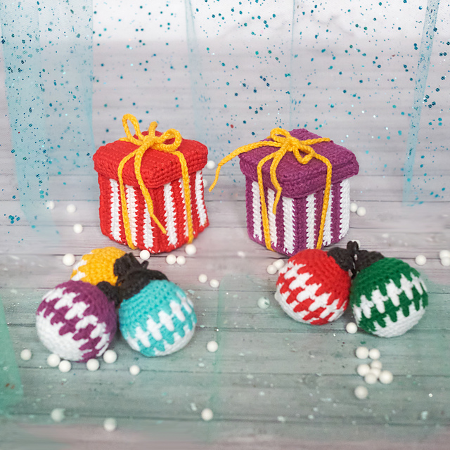 Christmas balls and gift box