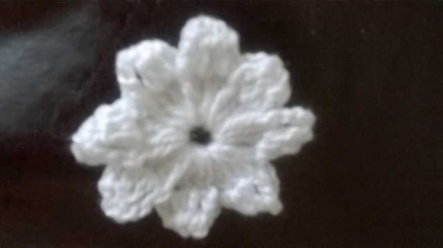 FLOR DE CROCHE NO CÍRCULO MÁGICO