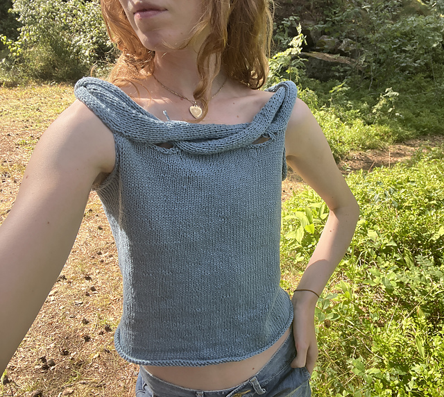 MÖBIUS TOP
