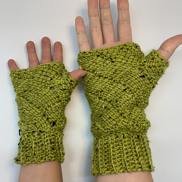 Tessellated Mitts