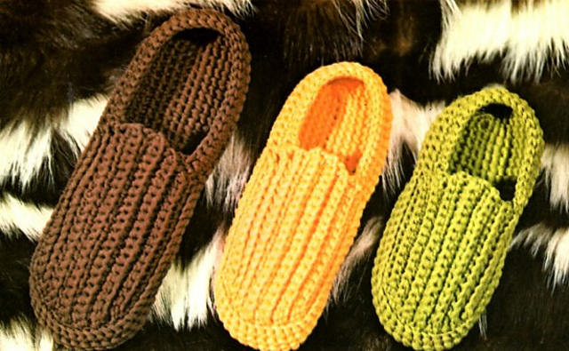 Slippers with ribbed insteps