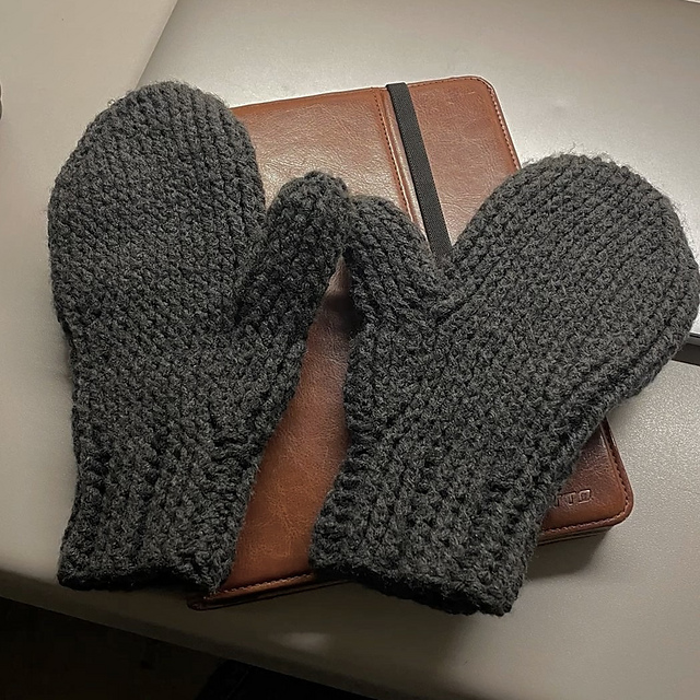 Ravelry: Ribbed Winter Mittens pattern by [ a being ]