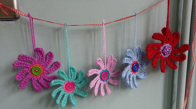 Sunny Flower Garland