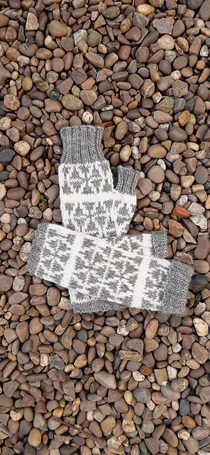 Thistle Mitts