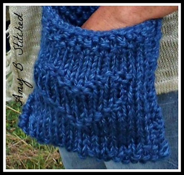 Chain of Hearts Pocket Scarf