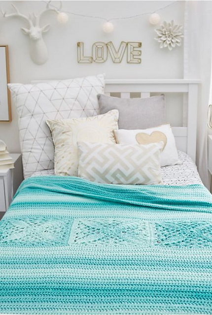 Pretty Squares in a Row Bed Throw