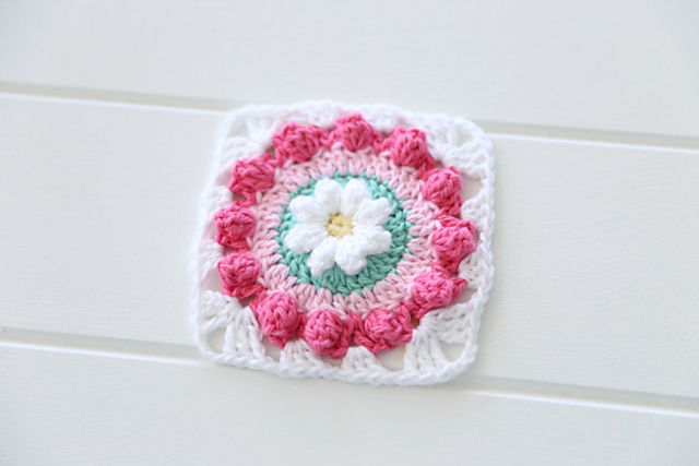 Daisy Wheel Granny Square