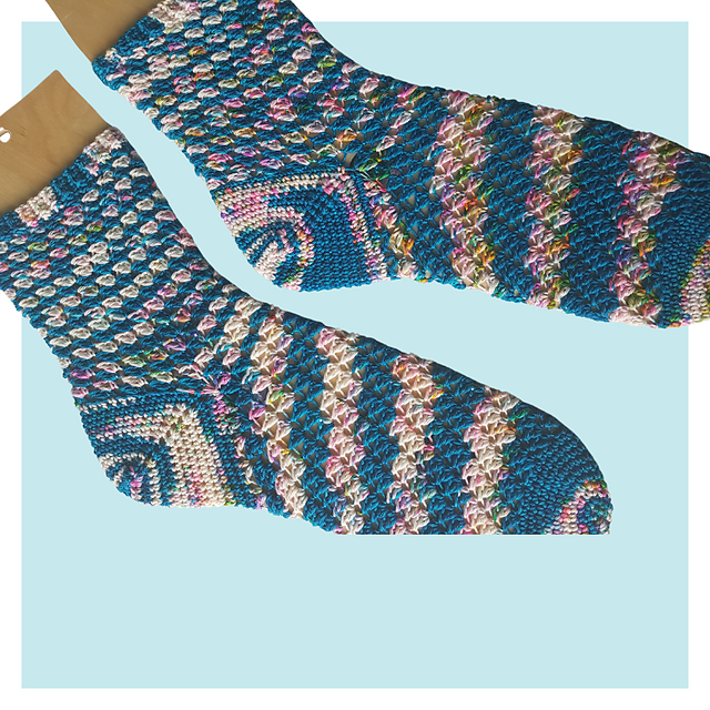 Crashing waves socks